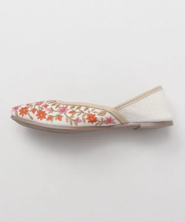 Floral Embroidery Jutti Flats