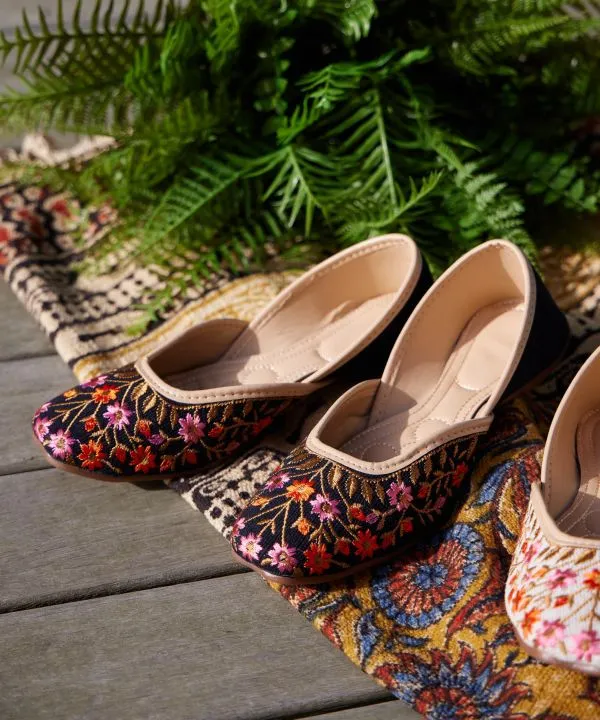 Floral Embroidery Jutti Flats