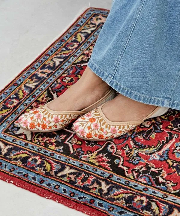 Floral Embroidery Jutti Flats