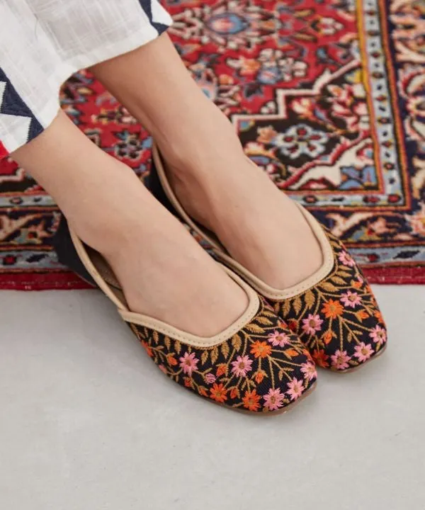 Floral Embroidery Jutti Flats