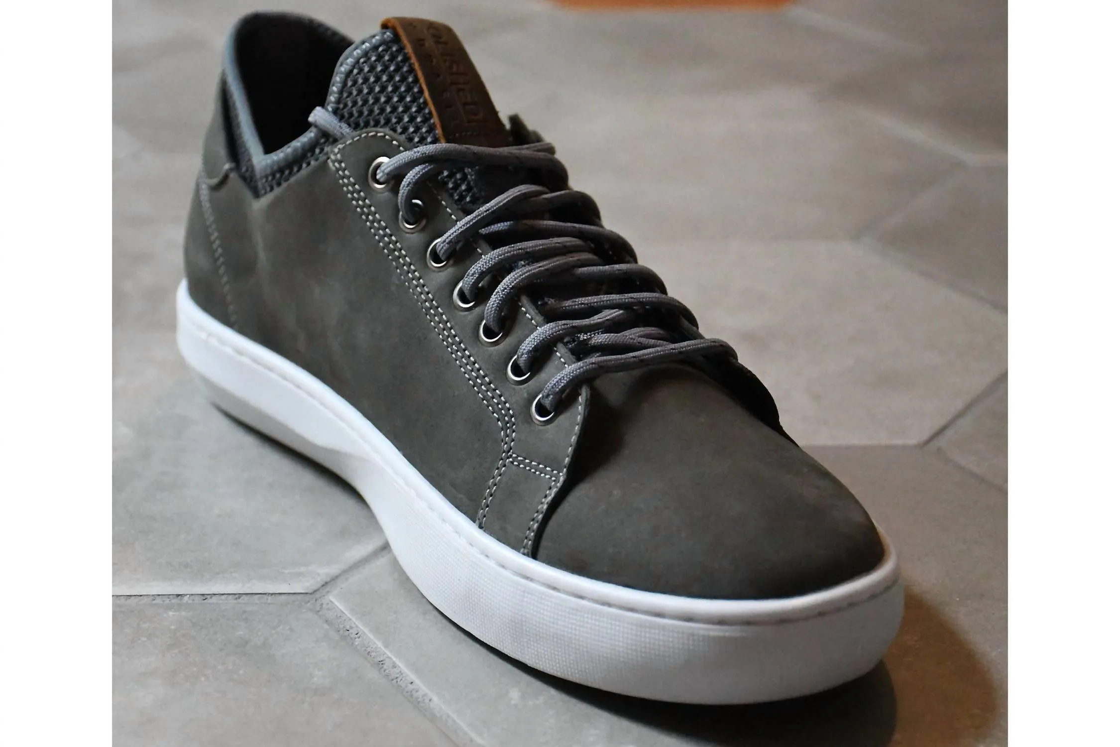 Men Pikes Sneakers In Peak Gray
