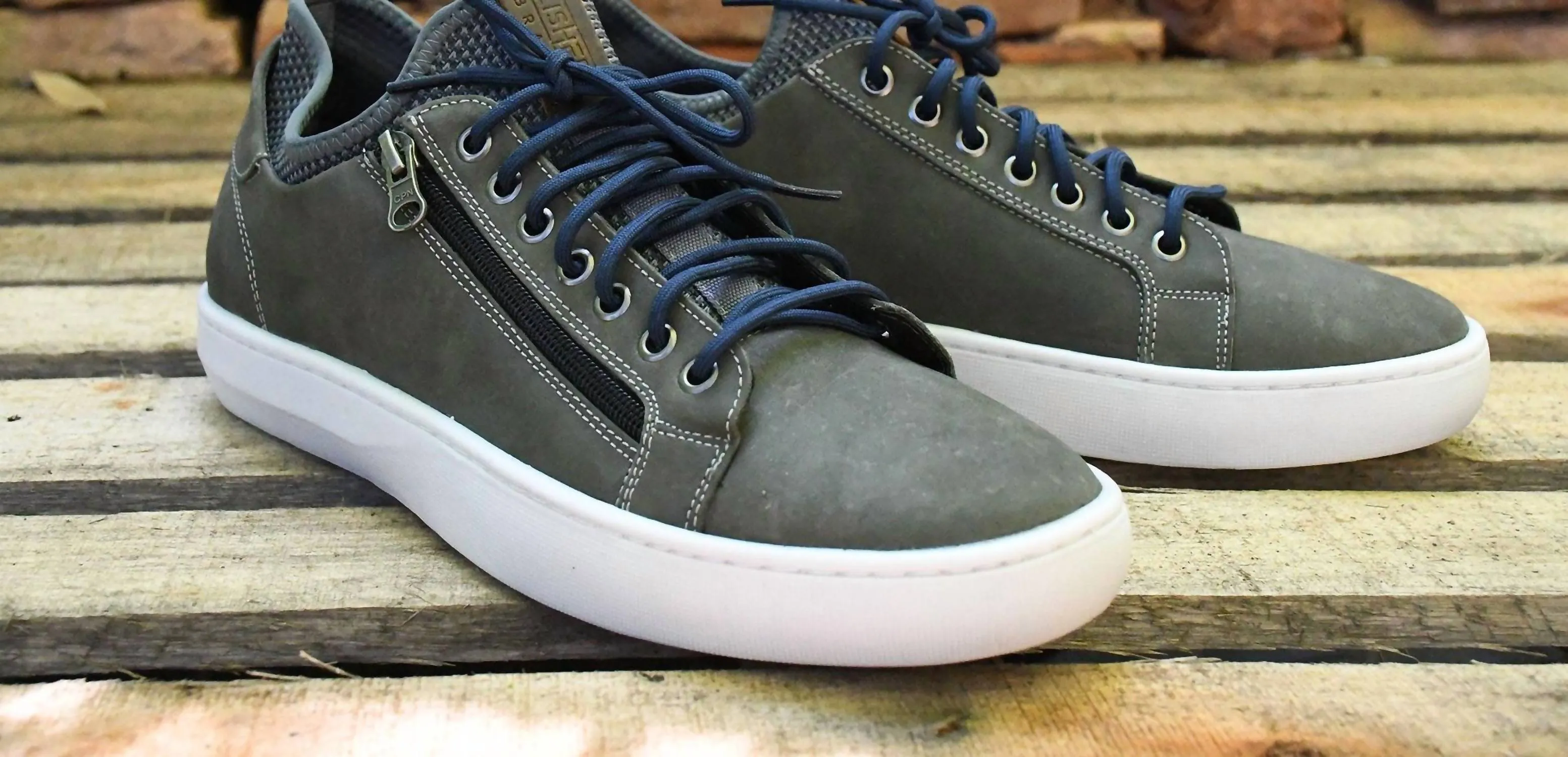 Men Pikes Sneakers In Peak Gray