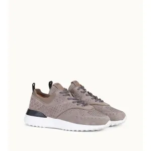 Sneakers in Suede