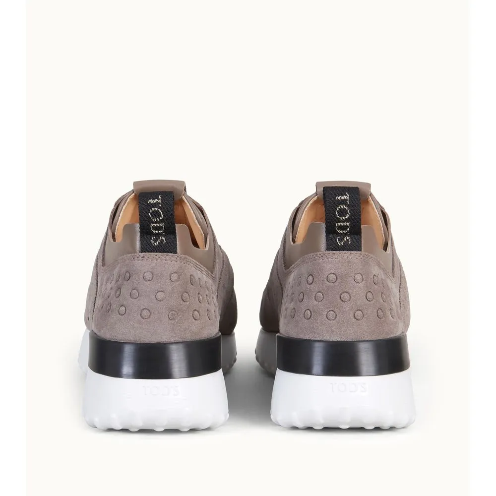 Sneakers in Suede