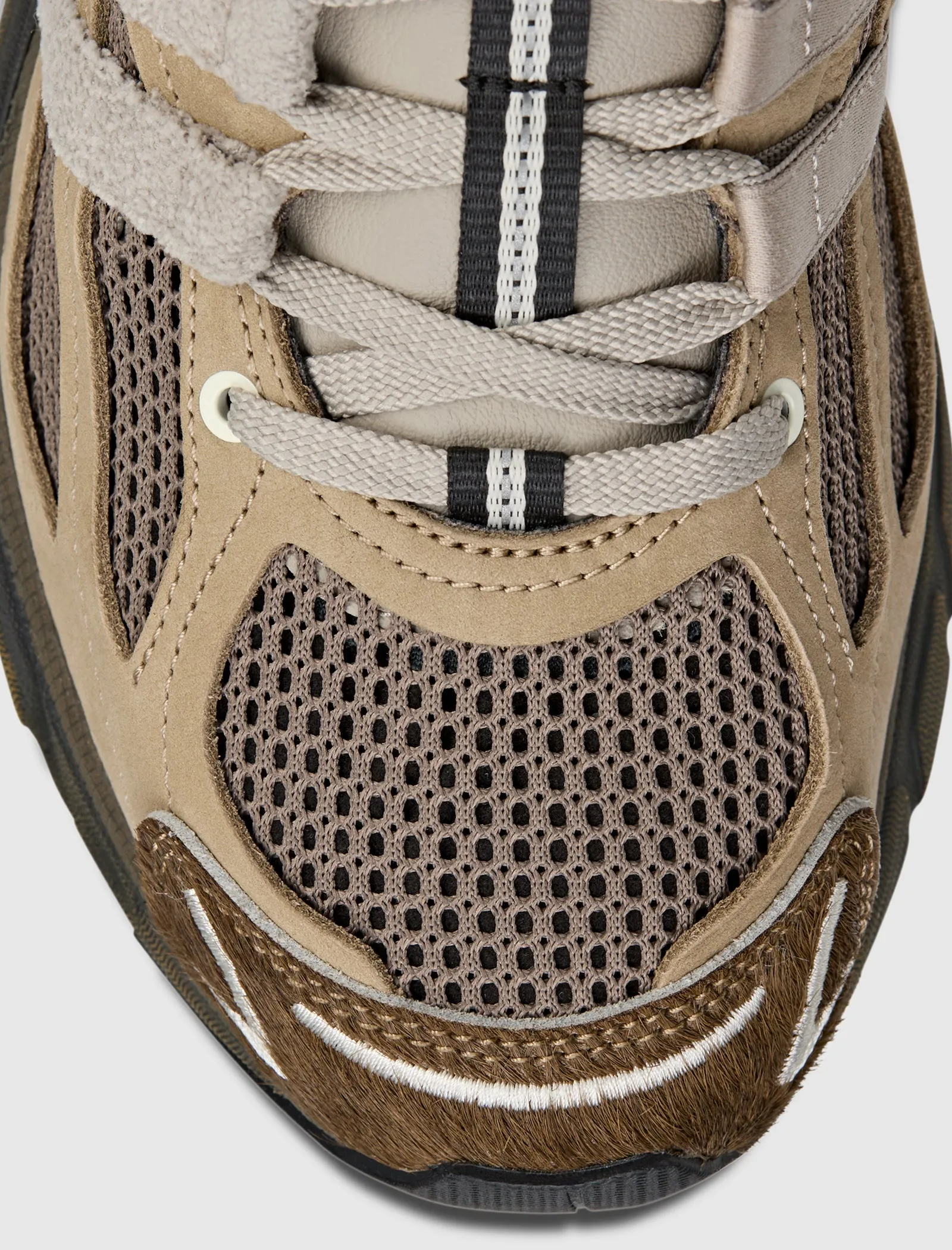 SONG FOR THE MUTE X ADISTAR CUSHION "BROWN"