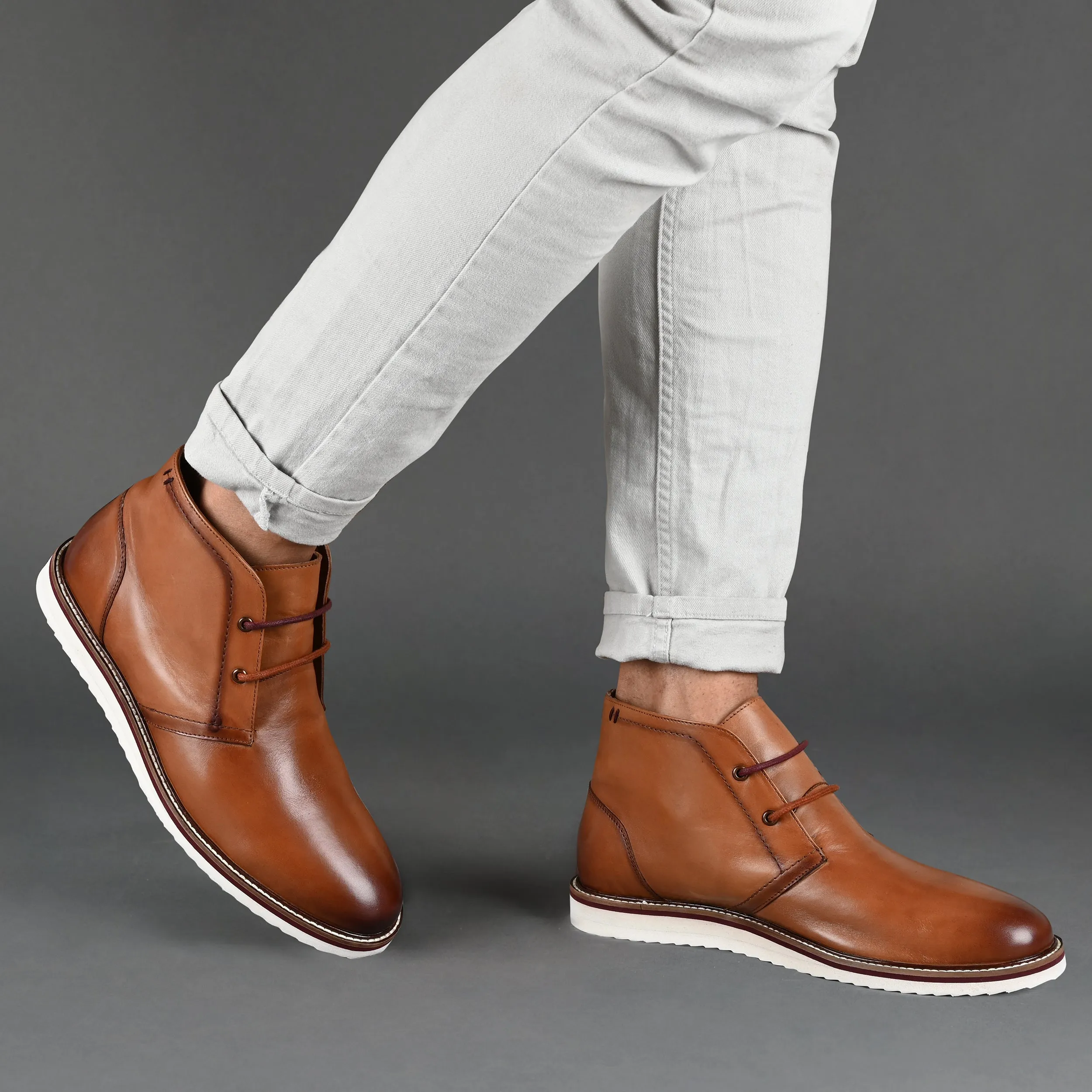 Thomas & Vine Keegan Wide Width Plain Toe Chukka Boot