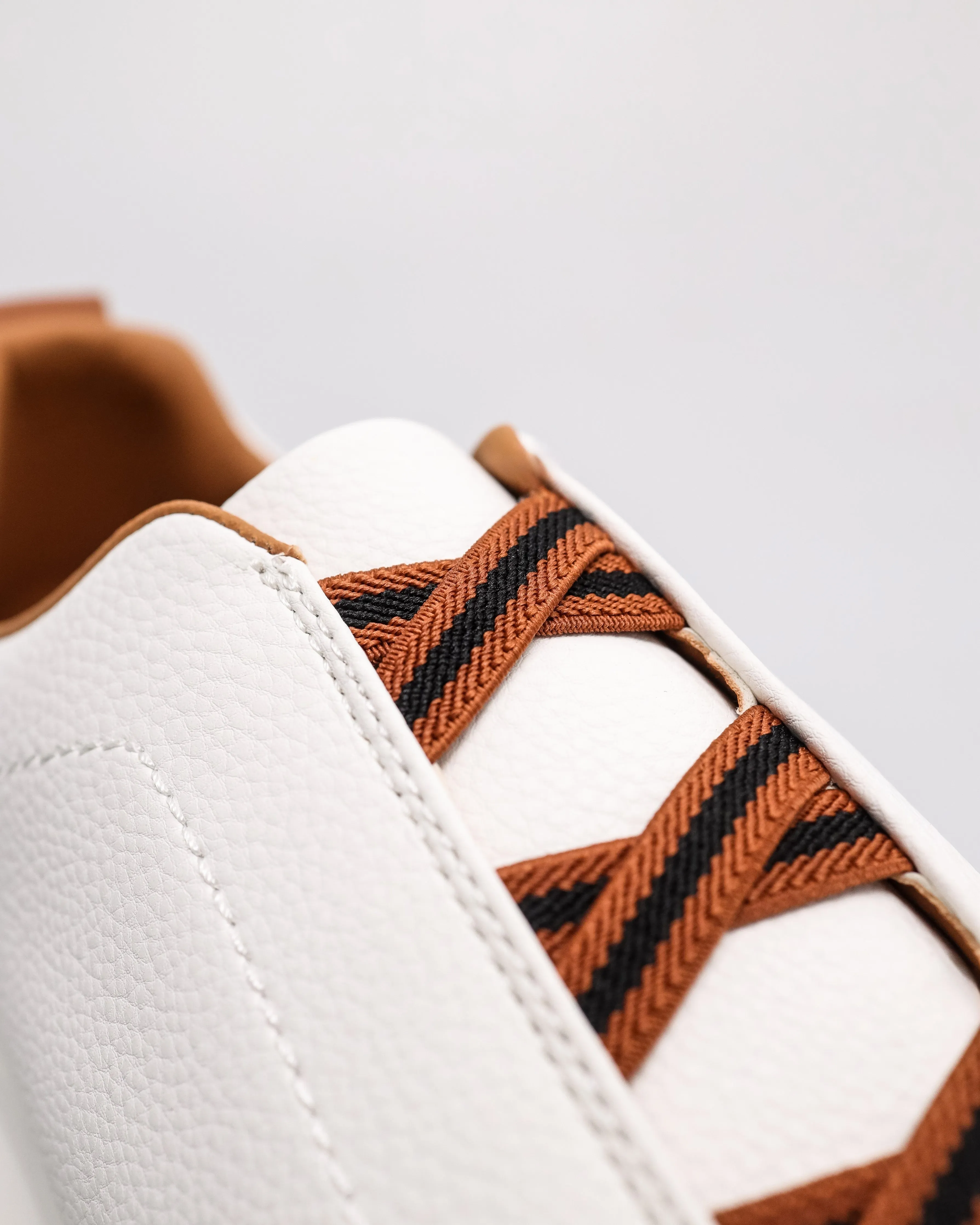 Tomaz C687 Men's Crisscross Elastic Strap Sneakers